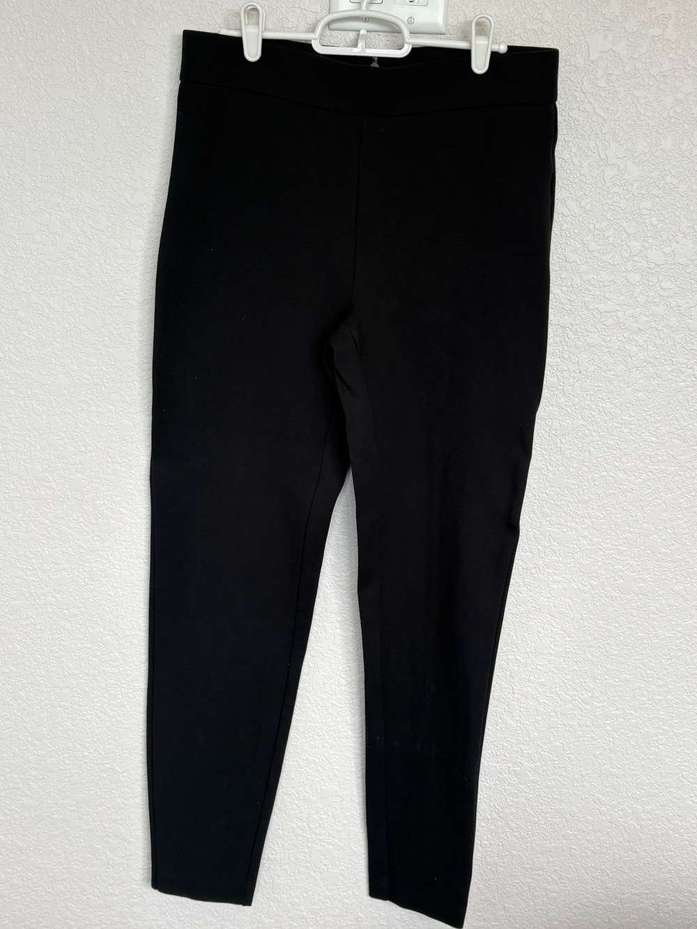 J. Crew Women's Black Ponte Tapered Ankle Pants. Size 8